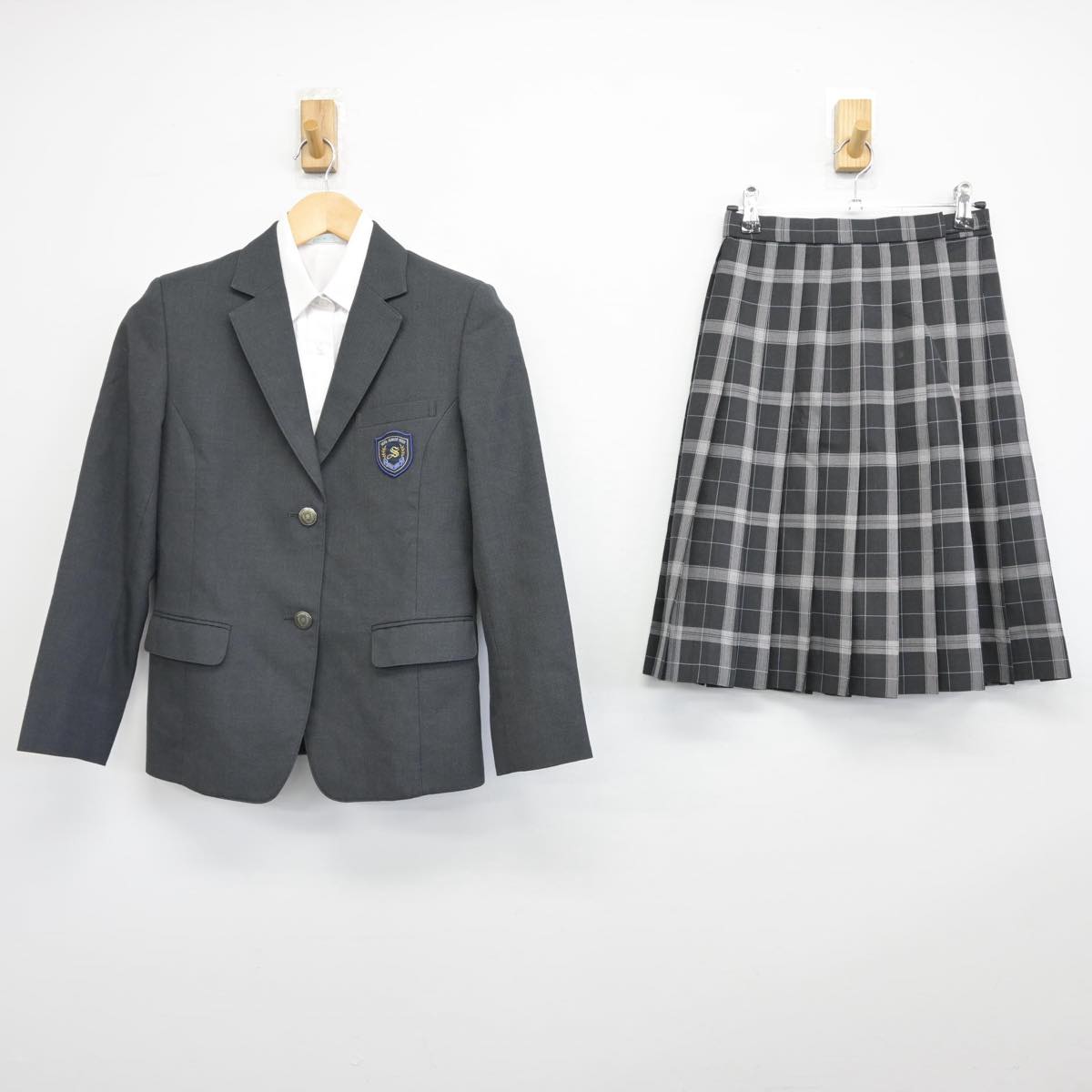 【中古】神奈川県 瀬谷中学校 女子制服 3点（ブレザー・シャツ・スカート）sf031809