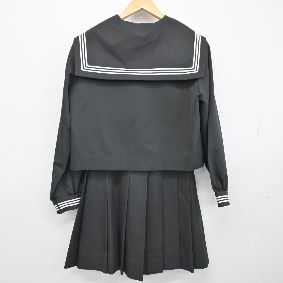 【中古】沖縄県 糸満高等学校 女子制服 2点（セーラー服・スカート）sf031817