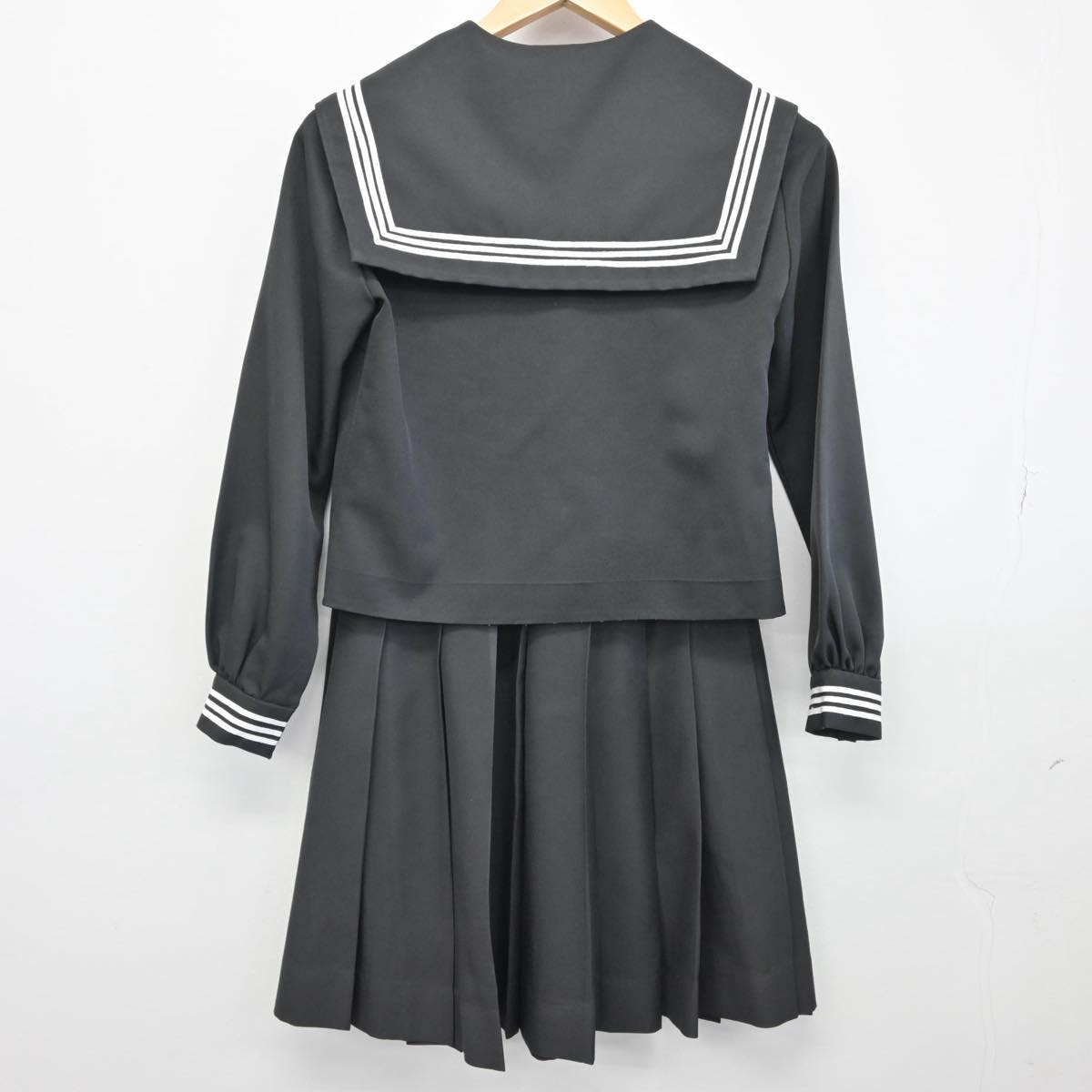 【中古】沖縄県 糸満高等学校 女子制服 2点（セーラー服・スカート）sf031818