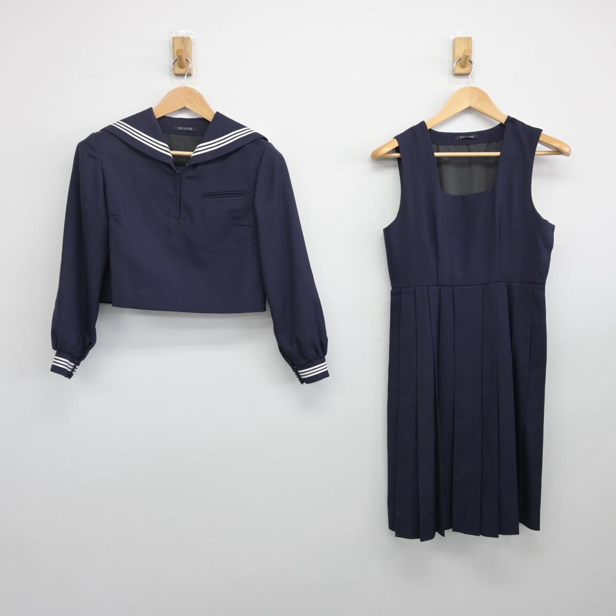 【中古】福岡県 筑紫女学園高等学校 女子制服 2点（セーラー服・ジャンパースカート）sf031847