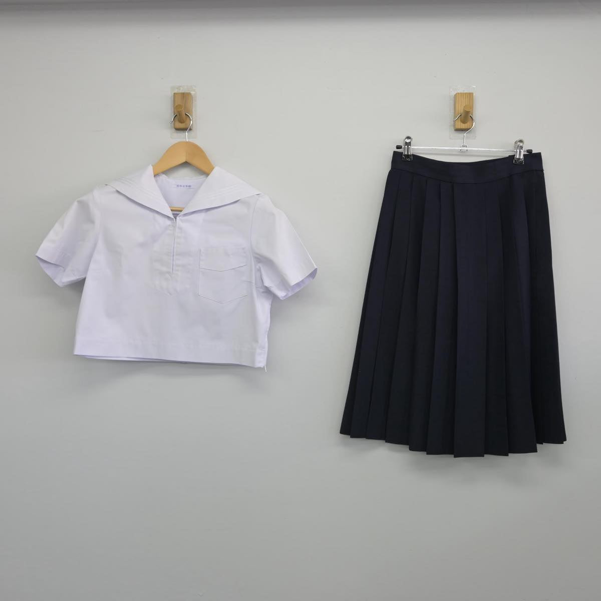 【中古】福岡県 筑紫女学園高等学校 女子制服 2点（セーラー服・スカート）sf031849