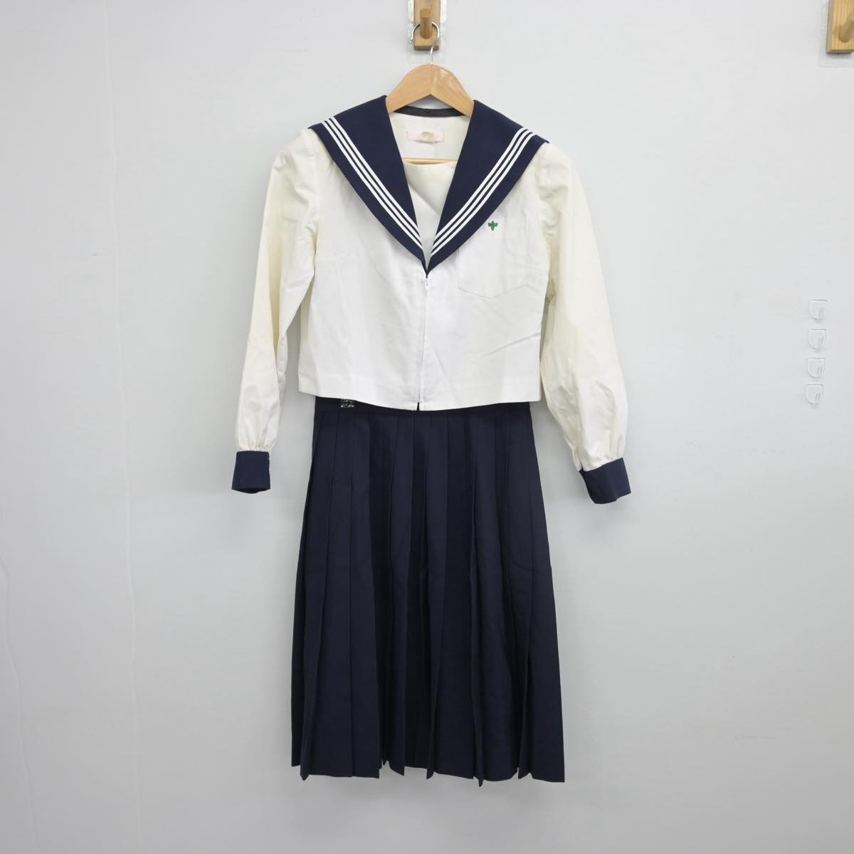 【中古】愛知県 愛知県立一宮商業高等学校 女子制服 2点（セーラー服・スカート）sf031861