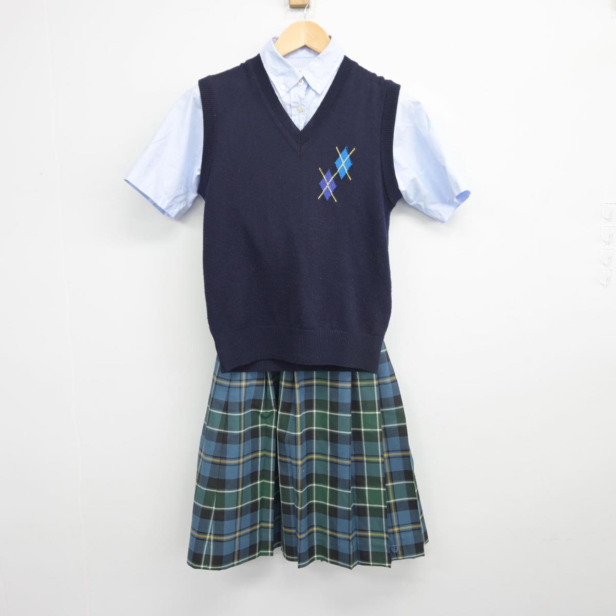 【中古】神奈川県 聖セシリア 女子中学校 女子制服 3点（シャツ・ニットベスト・スカート）sf031872