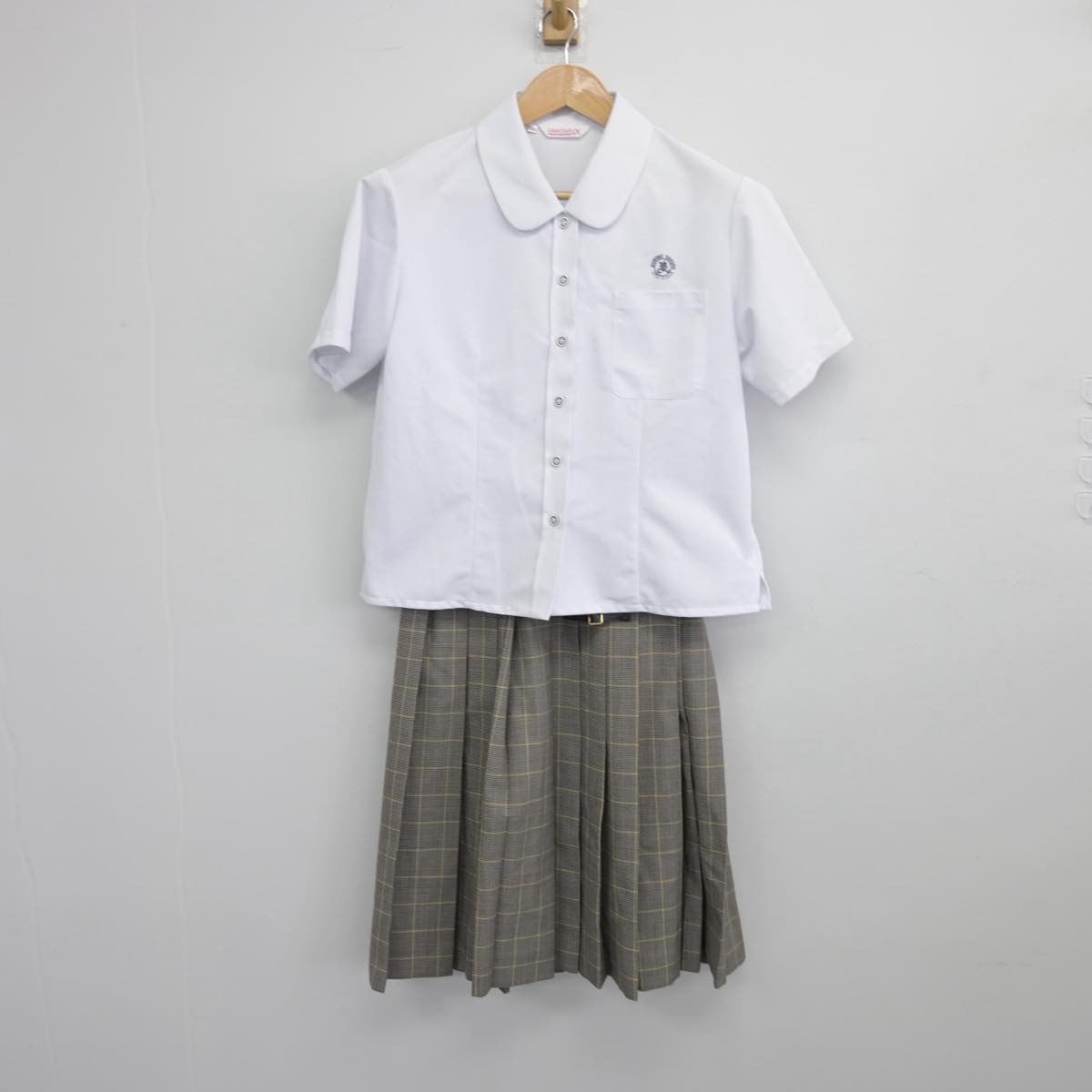 【中古】福岡県 私立久留米学園高等学校 女子制服 2点（シャツ・スカート）sf031884