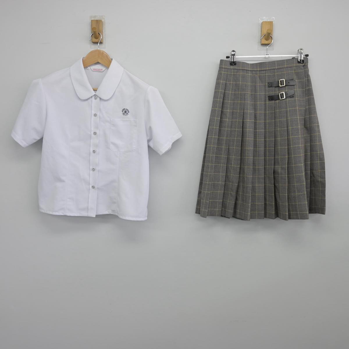 【中古】福岡県 私立久留米学園高等学校 女子制服 2点（シャツ・スカート）sf031884