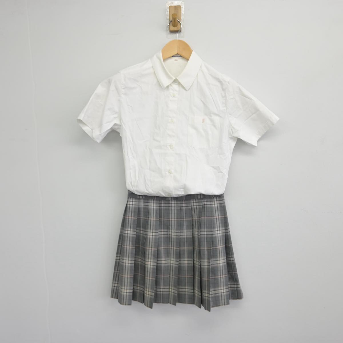 【中古】東京都 淑徳高等学校 女子制服 3点（シャツ・ニットベスト・スカート）sf031911