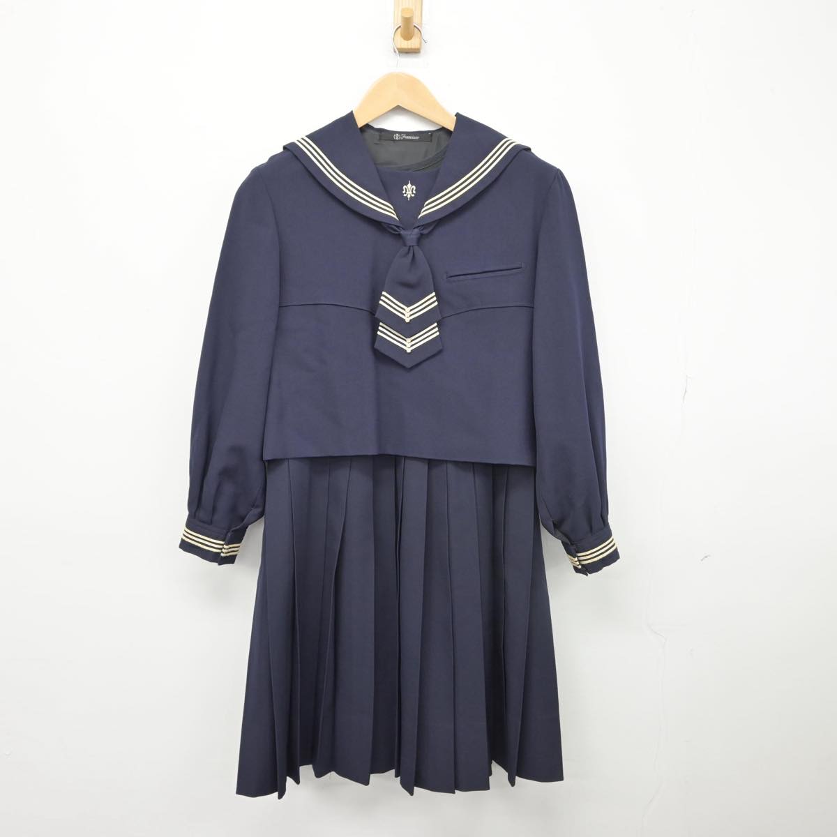 【中古】東京都 白百合学園中学高等学校 女子制服 3点（セーラー服・スカート）sf031917