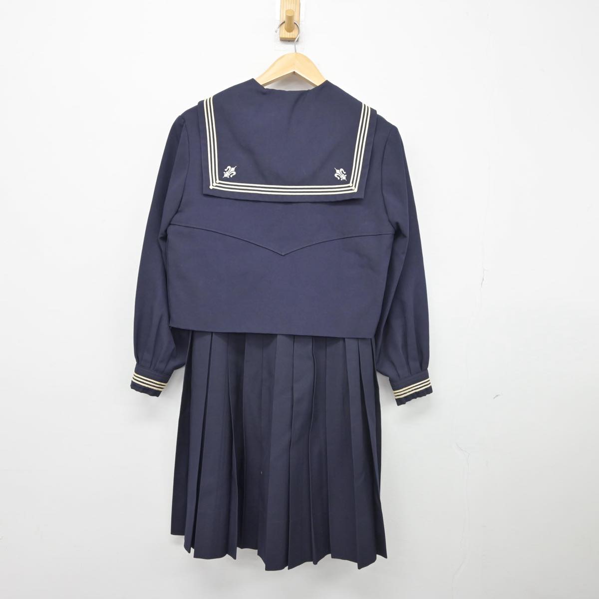 【中古】東京都 白百合学園中学高等学校 女子制服 3点（セーラー服・スカート）sf031917