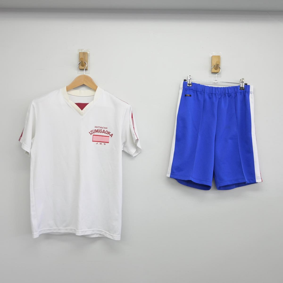 【中古】茨城県 泉丘中学校 女子制服 2点（体操服 上・体操服 下）sf031940