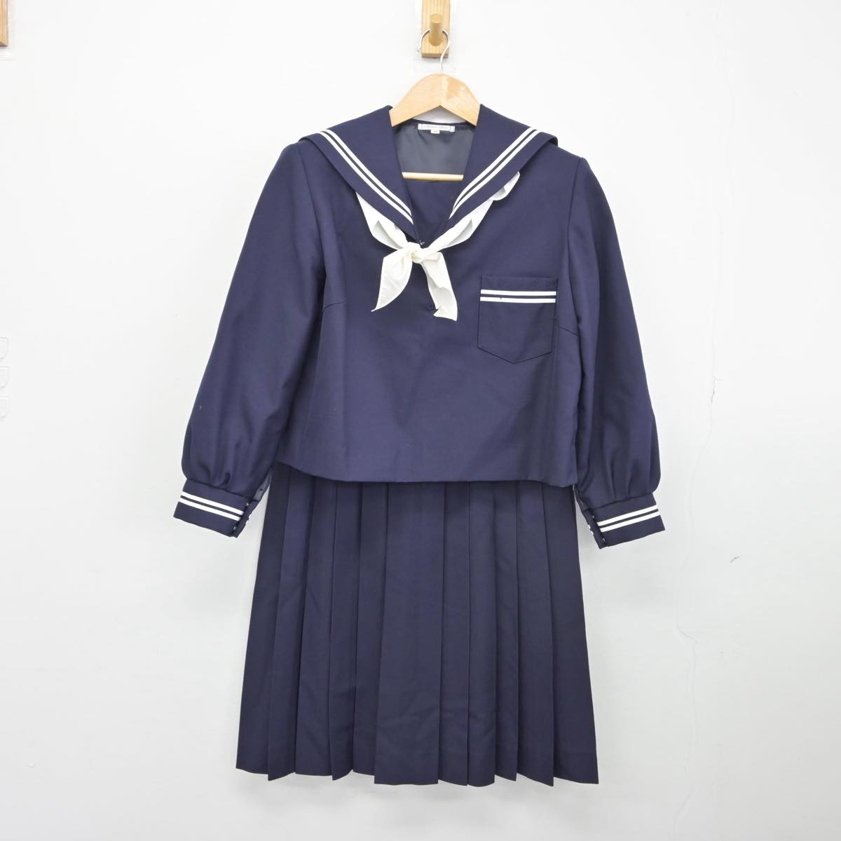 【中古】茨城県 泉丘中学校 女子制服 3点（セーラー服・スカート）sf031944