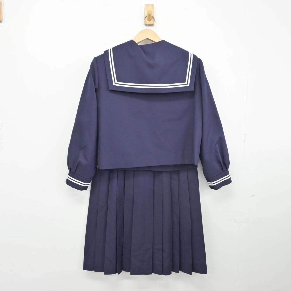 【中古】茨城県 泉丘中学校 女子制服 3点（セーラー服・スカート）sf031944