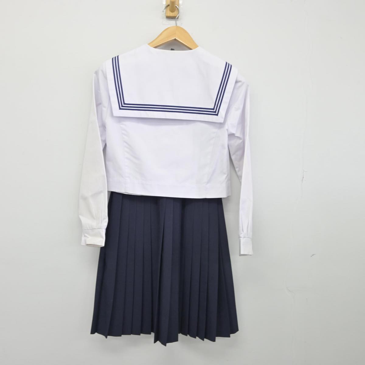 【中古】和歌山県 桐蔭高等学校 女子制服 3点（セーラー服・スカート）sf031956