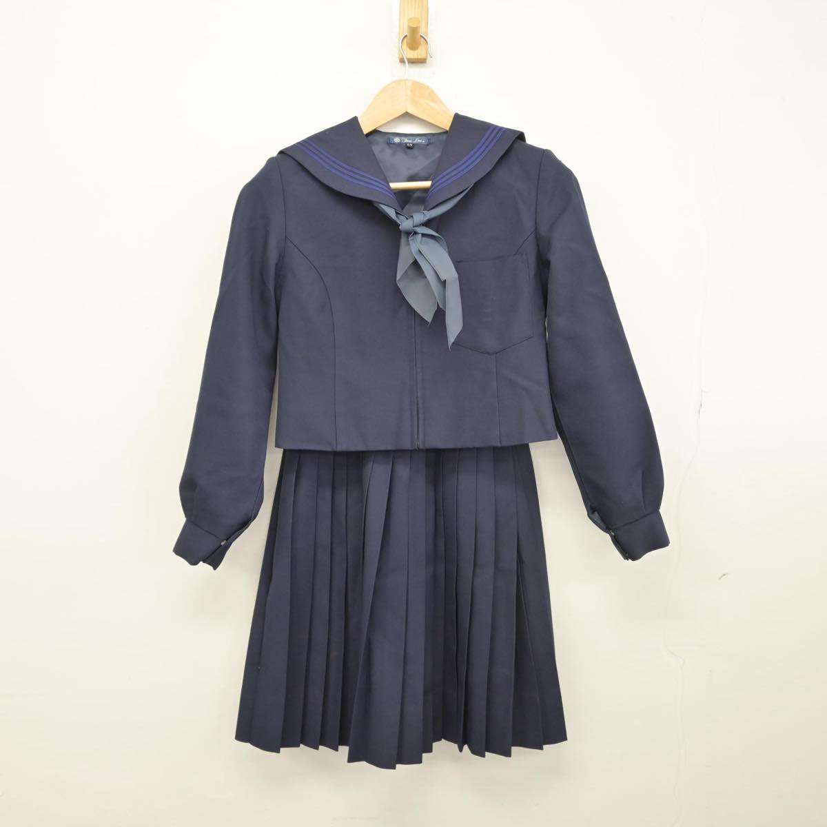 【中古】和歌山県 桐蔭高等学校 女子制服 3点（セーラー服・スカート）sf031957