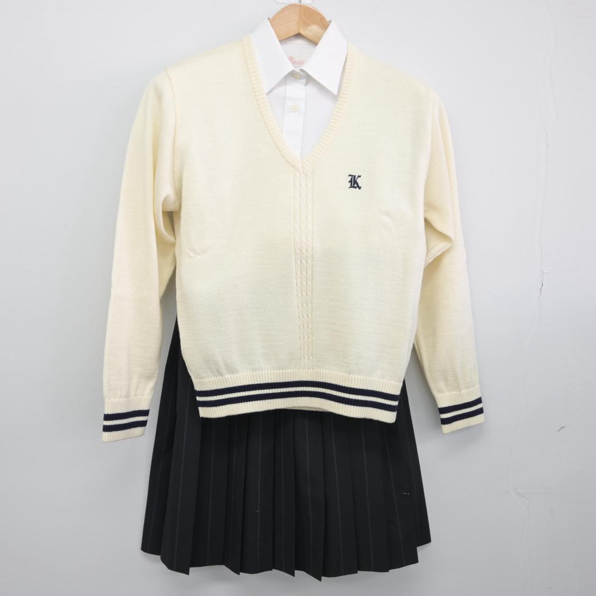 【中古】大阪府 大阪薫英女学院高等学校 女子制服 3点（ニットベスト・シャツ・スカート）sf031984