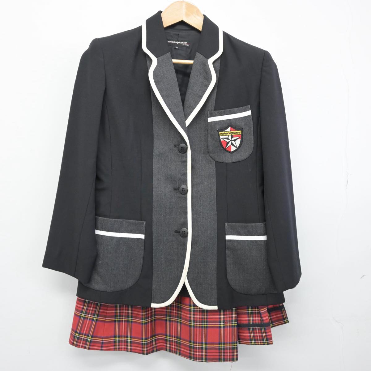 【中古】東京都 バンタンデザイン研究所高等部 女子制服 2点（ブレザー・スカート）sf031995