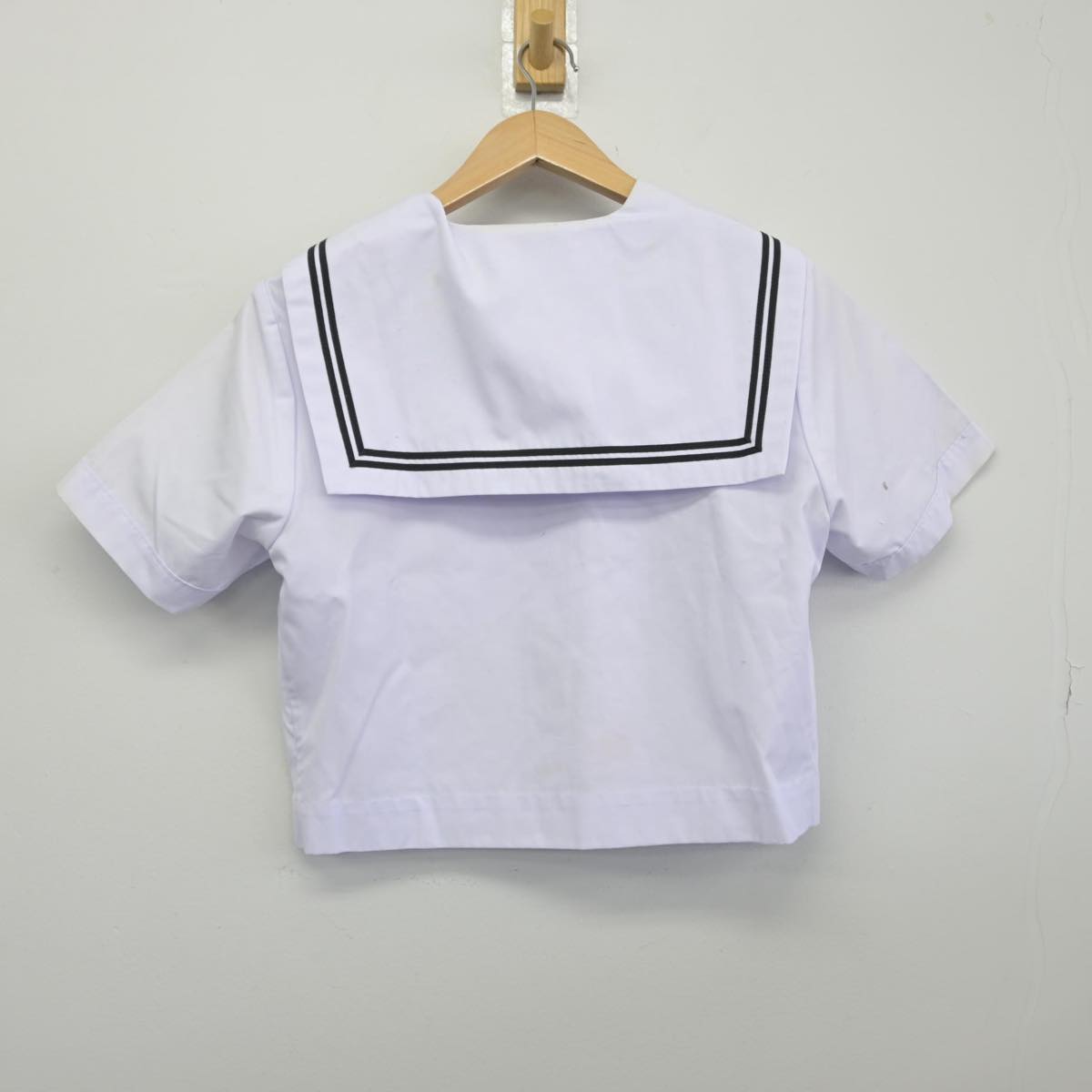 【中古】 学校名不明 女子制服 2点（セーラー服・スカート）sf032030