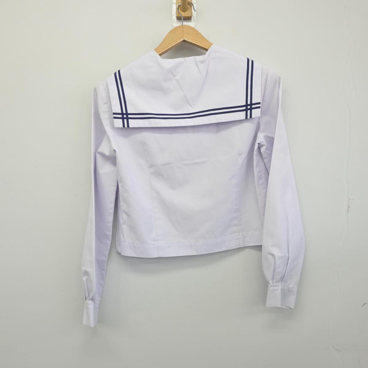 【中古】 学校名不明 女子制服 2点（セーラー服・スカート）sf032033