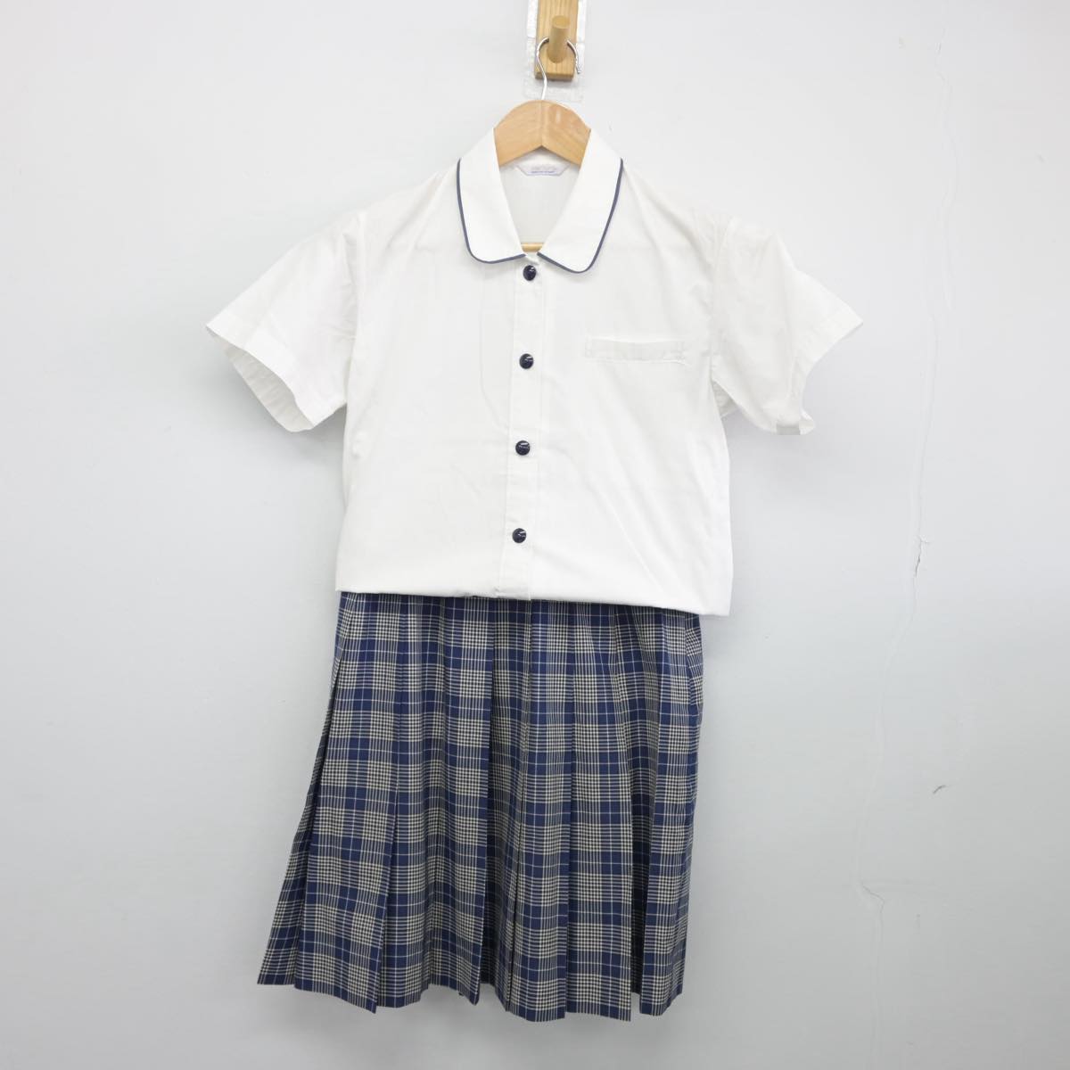 【中古】東京都 千代田女学園高等学校 女子制服 2点（シャツ・スカート）sf032051