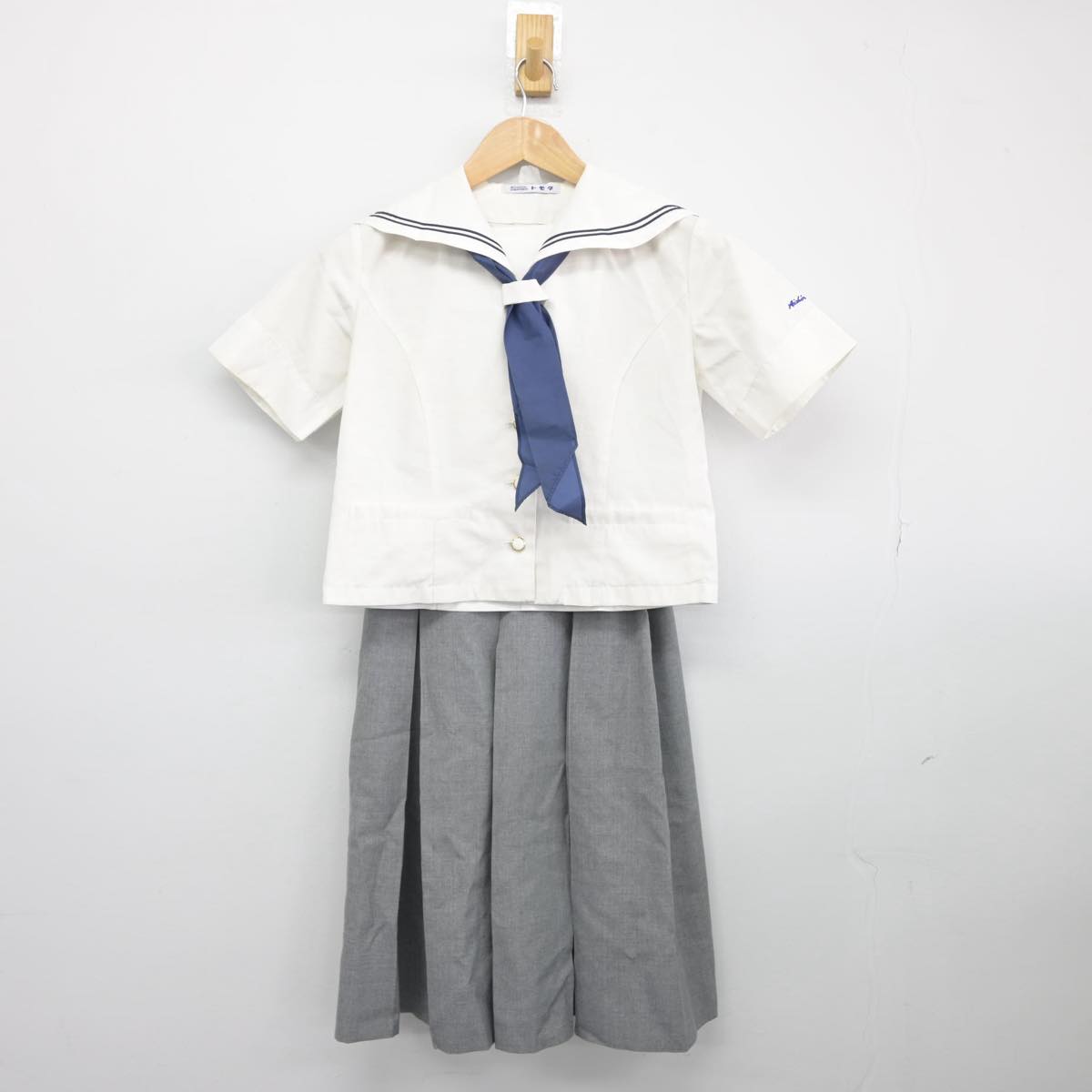 【中古】 折尾愛真高等学校 女子制服 5点（ニットベスト・セーラー服・セーラー服・スカート）sf032075