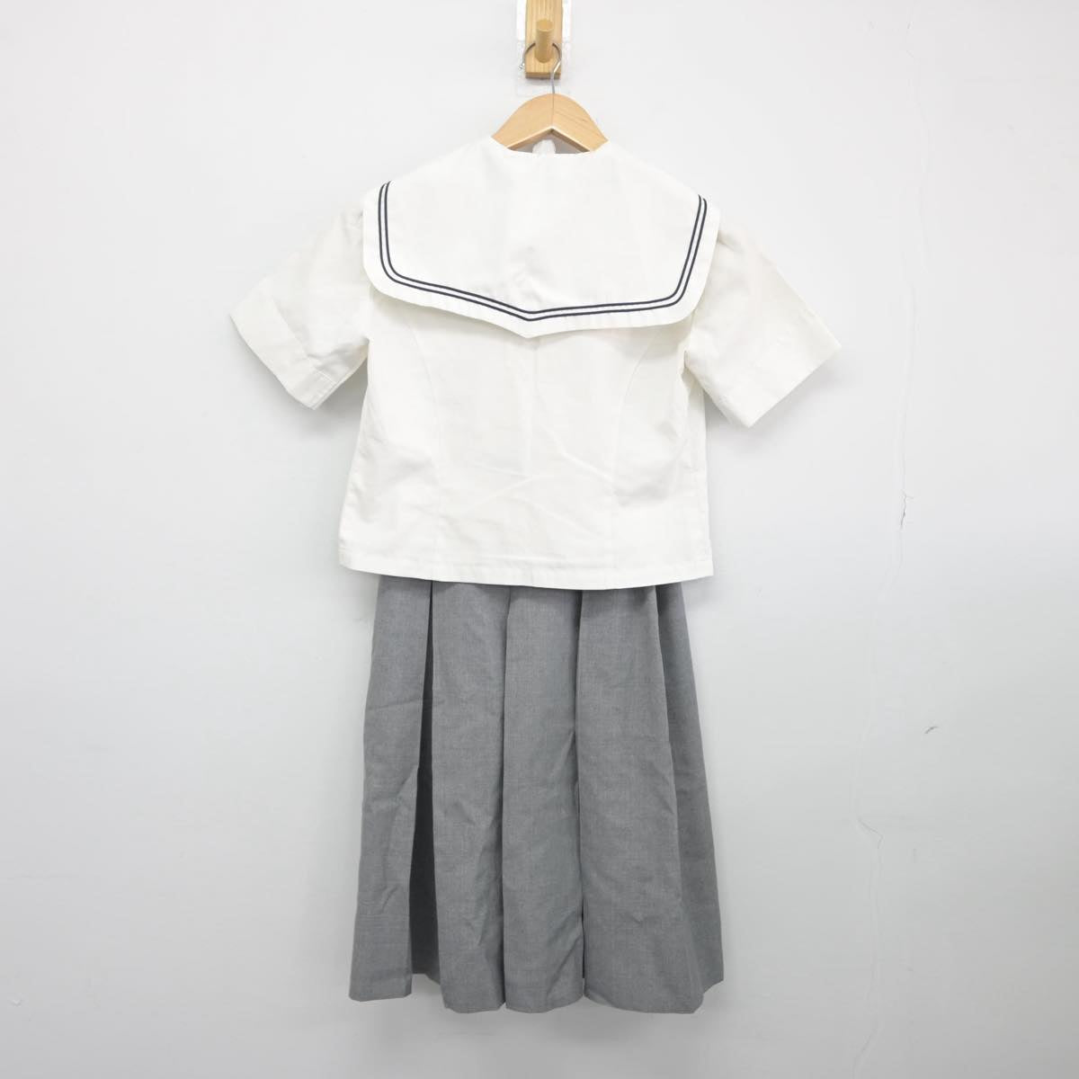 【中古】 折尾愛真高等学校 女子制服 5点（ニットベスト・セーラー服・セーラー服・スカート）sf032075