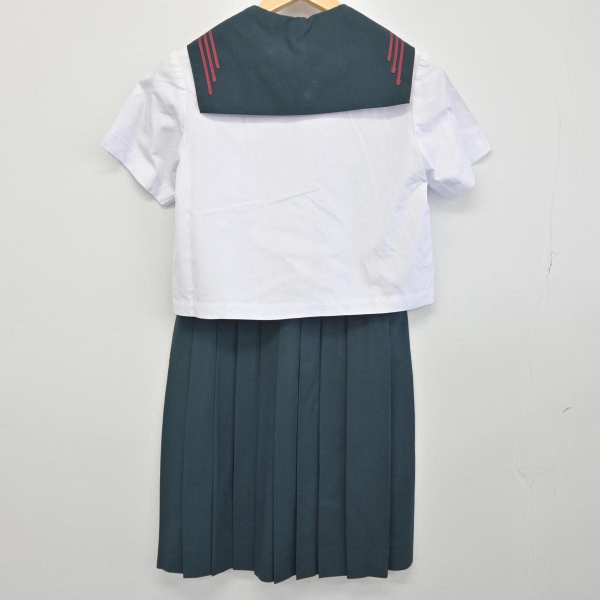 【中古】千葉県 国府台女子学院 小学部 女子制服 3点（セーラー服・セーラー服・スカート）sf032097