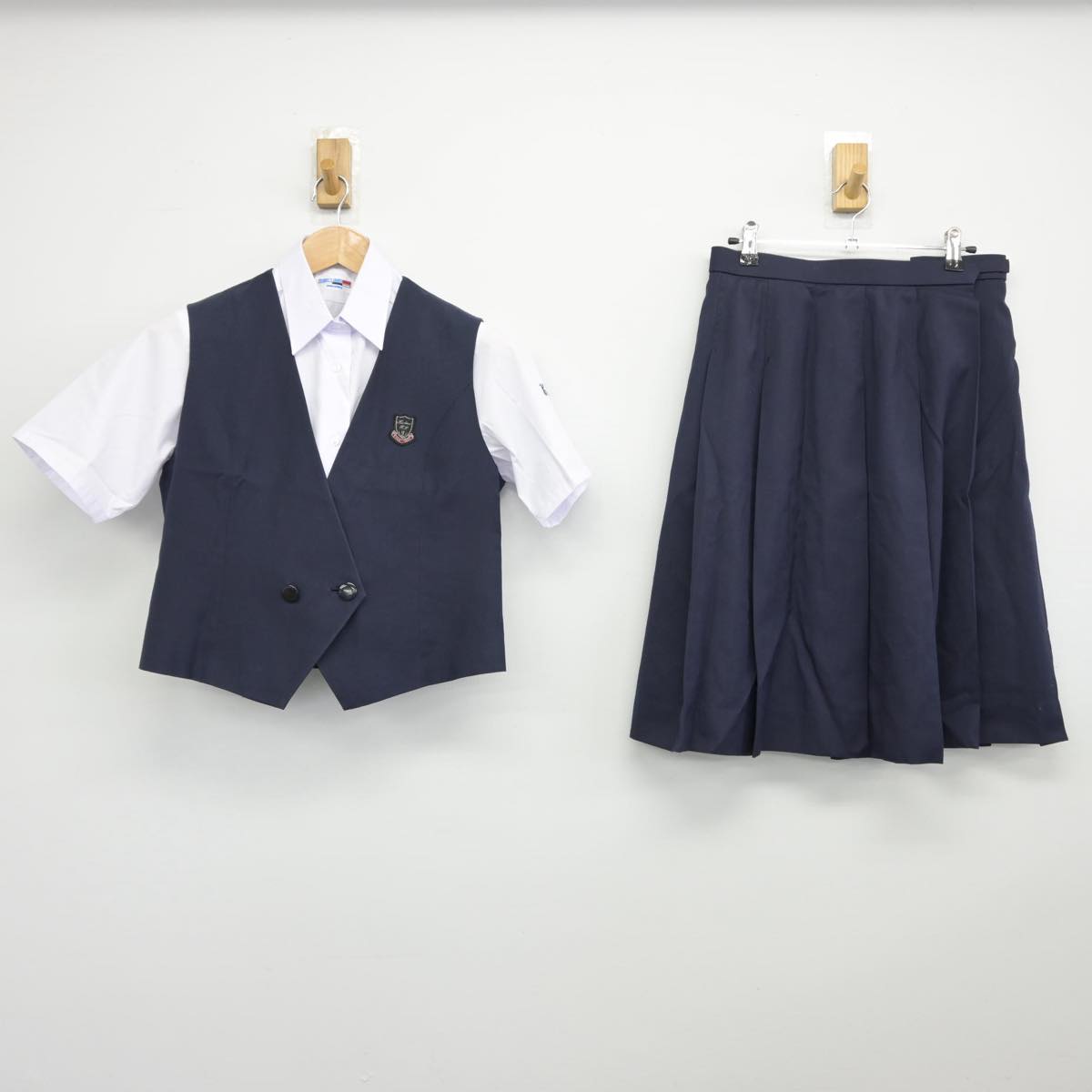 【中古】埼玉県 星野高等学校女子部 女子制服 3点（ベスト・シャツ・スカート）sf032121