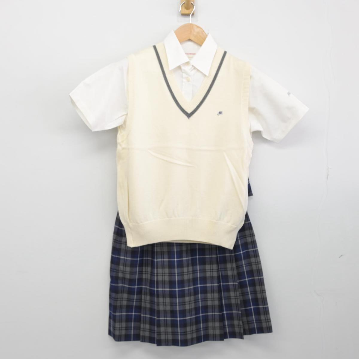 【中古】高知県 高知丸の内高等学校 女子制服 3点（シャツ・ニットベスト・スカート）sf032147