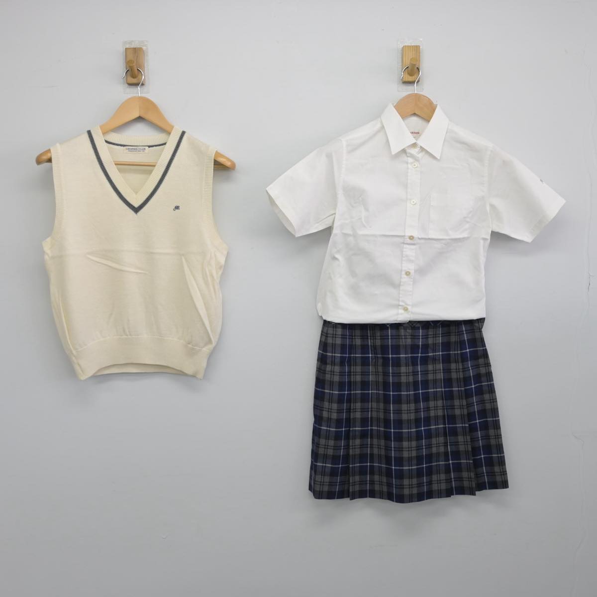 【中古】高知県 高知丸の内高等学校 女子制服 3点（シャツ・ニットベスト・スカート）sf032147