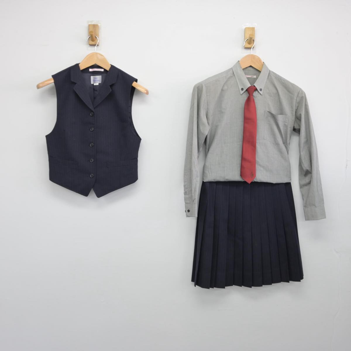 【中古】愛知県 藤ノ花女子高等学校 女子制服 5点（ブレザー・シャツ・ベスト・スカート）sf032157