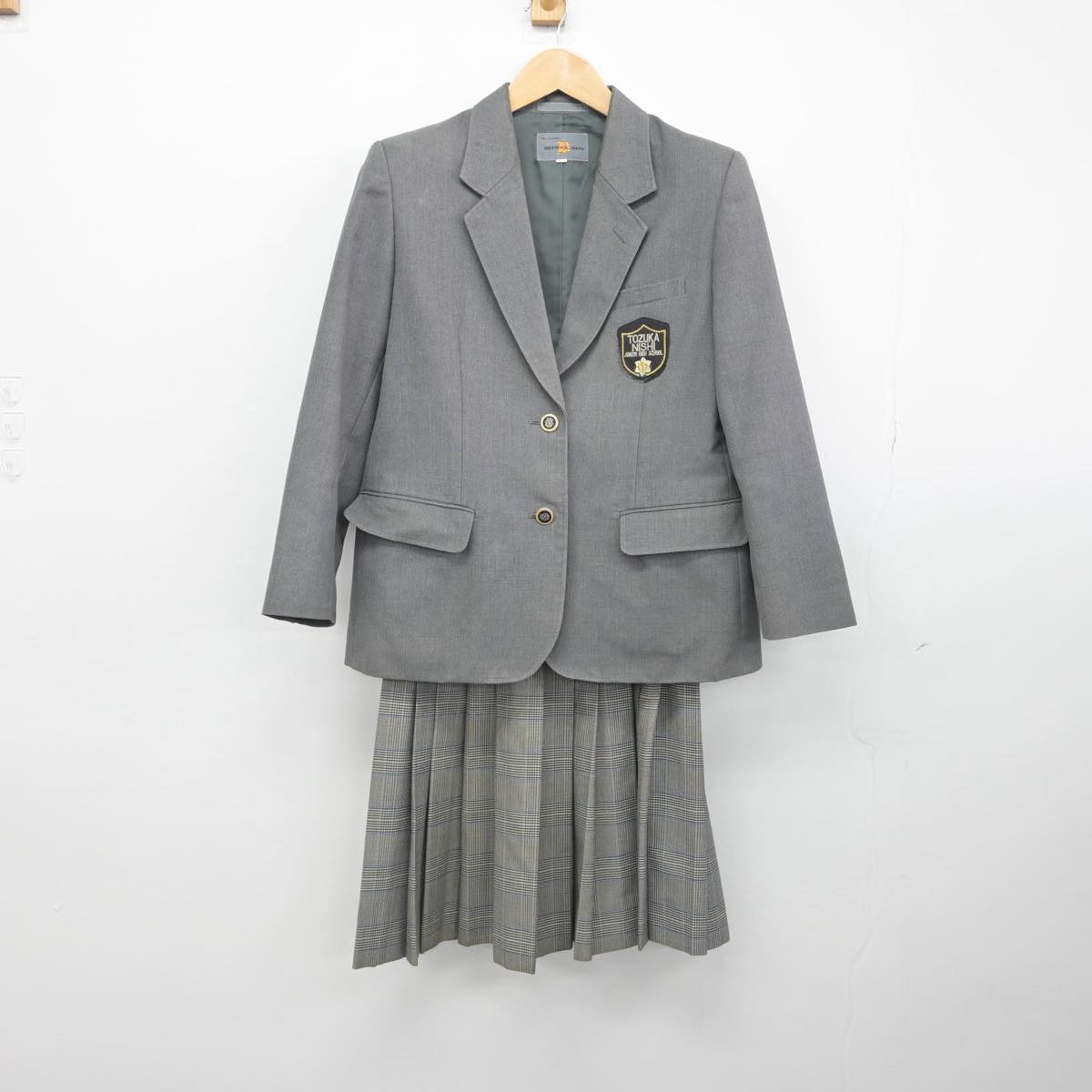 【中古】埼玉県 戸塚西中学校 女子制服 2点（ブレザー・スカート）sf032226