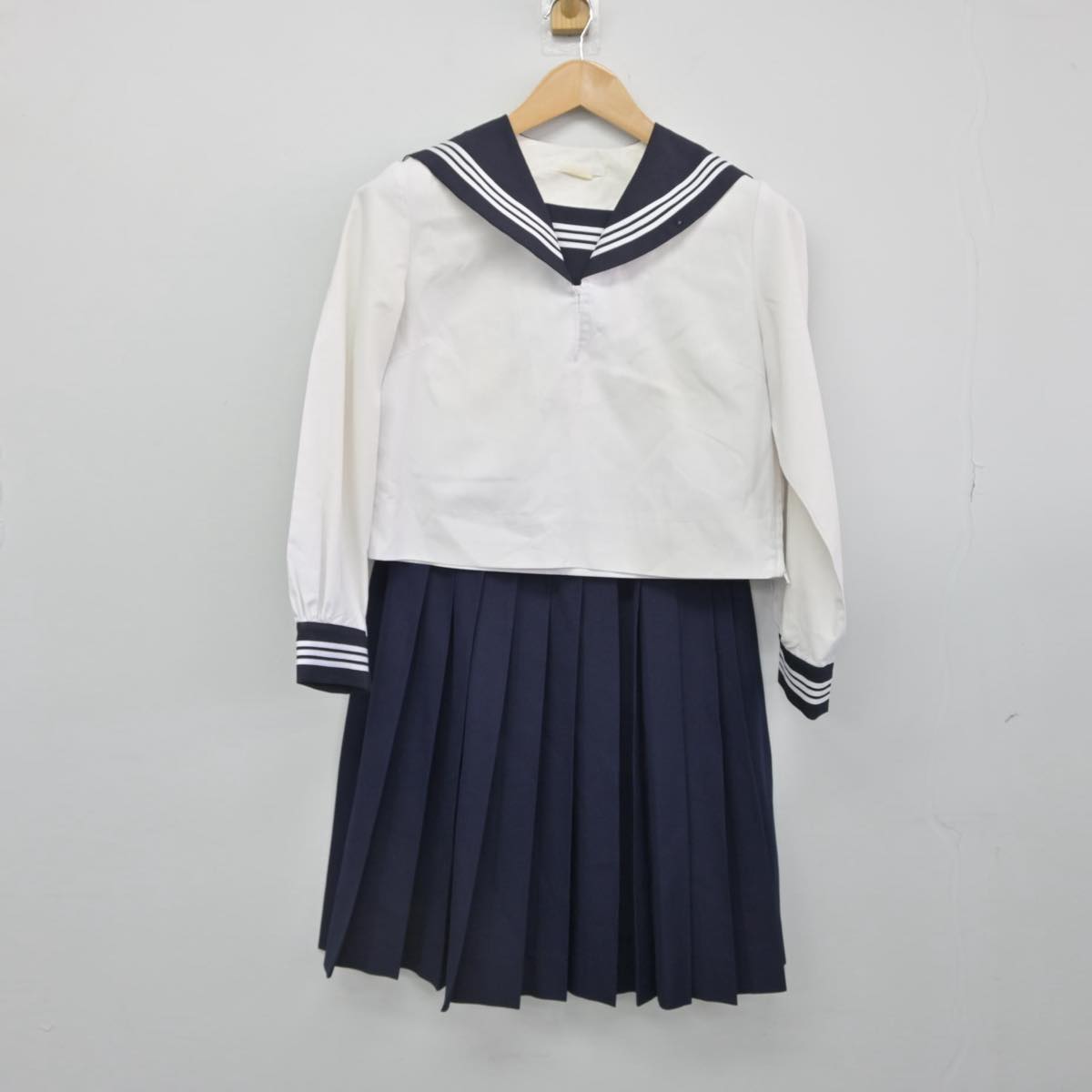 【中古】広島県 比治山女子高等学校 女子制服 2点（セーラー服・スカート）sf032229