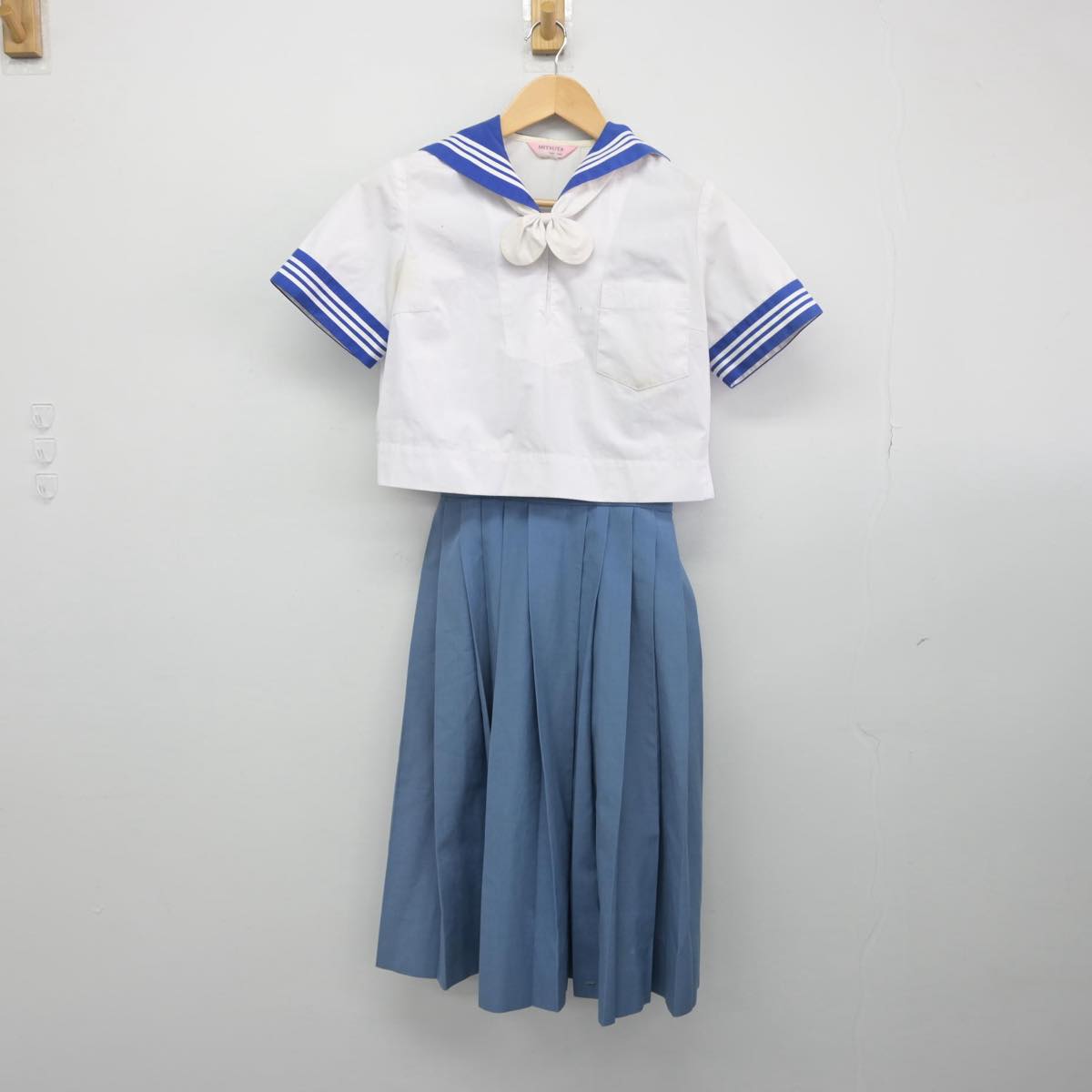 【中古】茨城県 三和中学校 女子制服 3点（セーラー服・スカート）sf032238