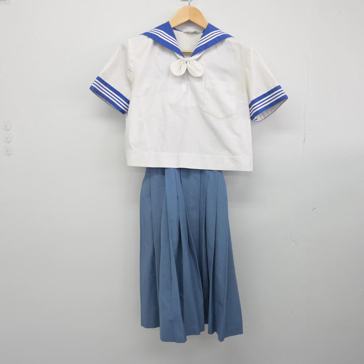 【中古】茨城県 三和中学校 女子制服 3点（セーラー服・スカート）sf032239