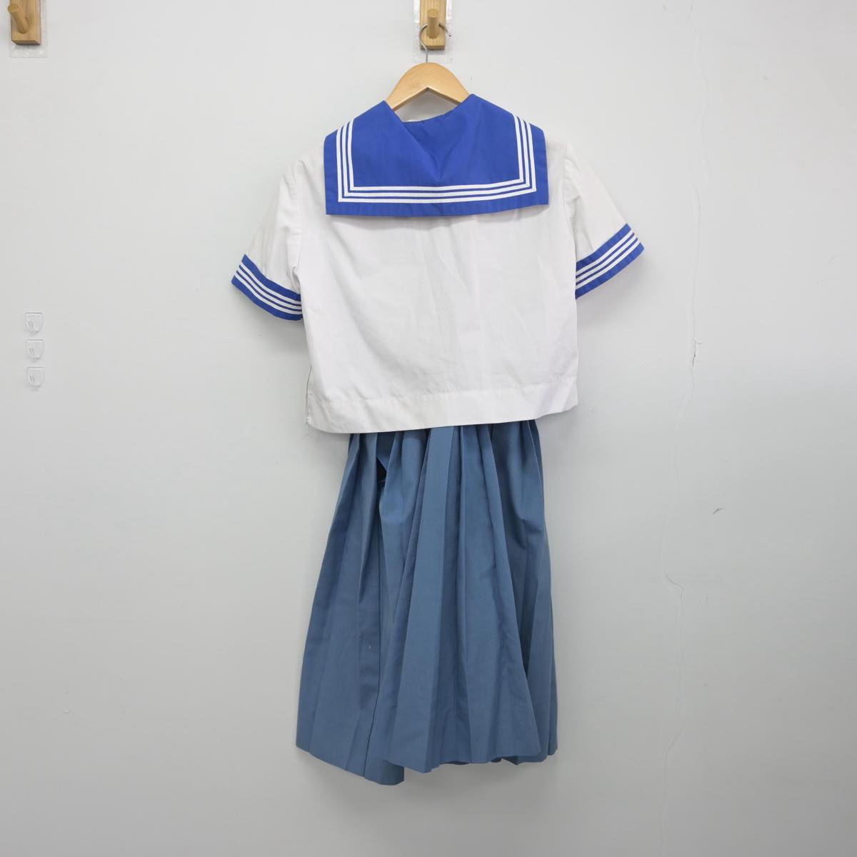 【中古】茨城県 三和中学校 女子制服 3点（セーラー服・スカート）sf032239