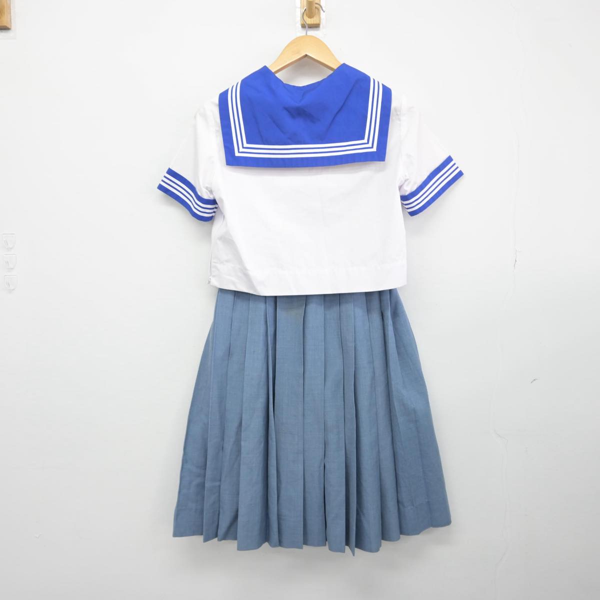 【中古】茨城県 三和中学校 女子制服 2点（セーラー服・スカート）sf032240