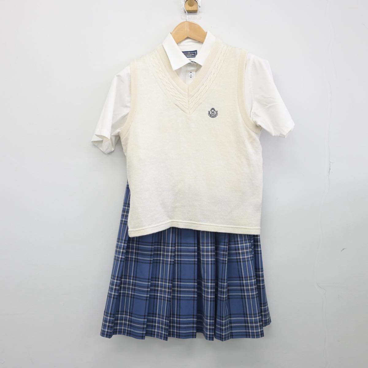 【中古】福岡県 博多高等学校 女子制服 3点（ニットベスト・シャツ・スカート）sf032269