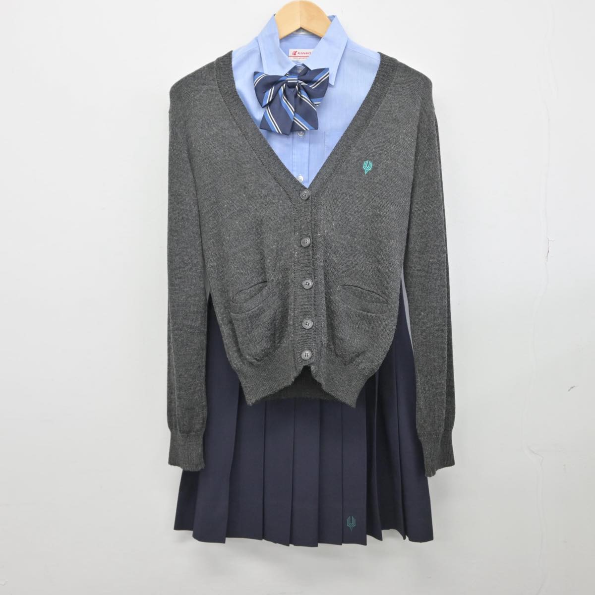 【中古】大阪府 大阪学芸高等学校 女子制服 5点（ブレザー・ニット・シャツ・スカート）sf032279