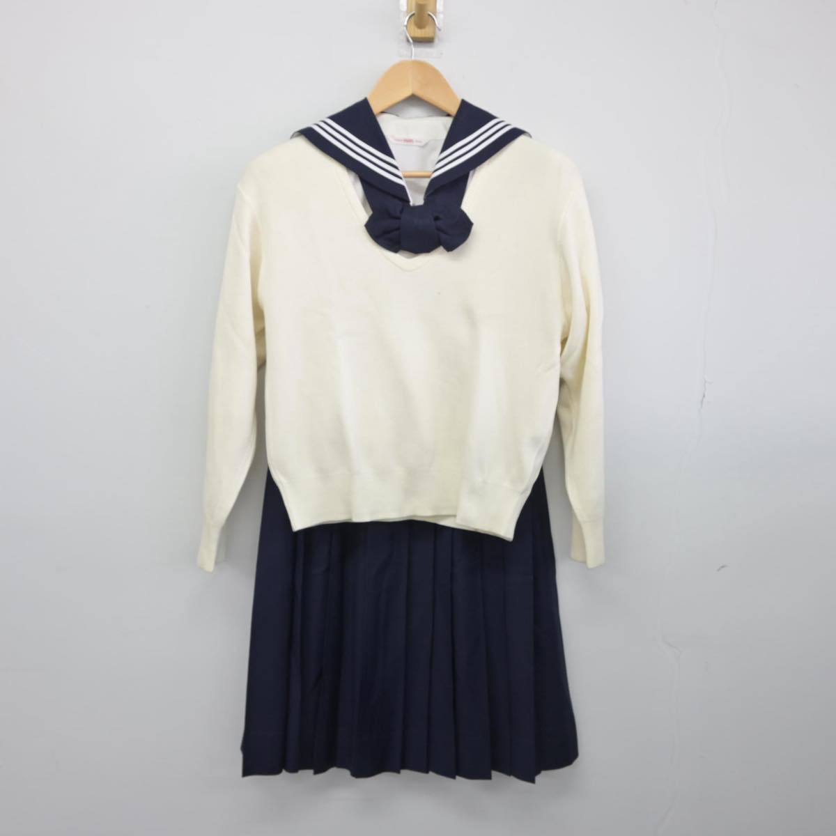 【中古】東京都 大妻中学高等学校 女子制服 4点（ニット・セーラー服・スカート）sf032290