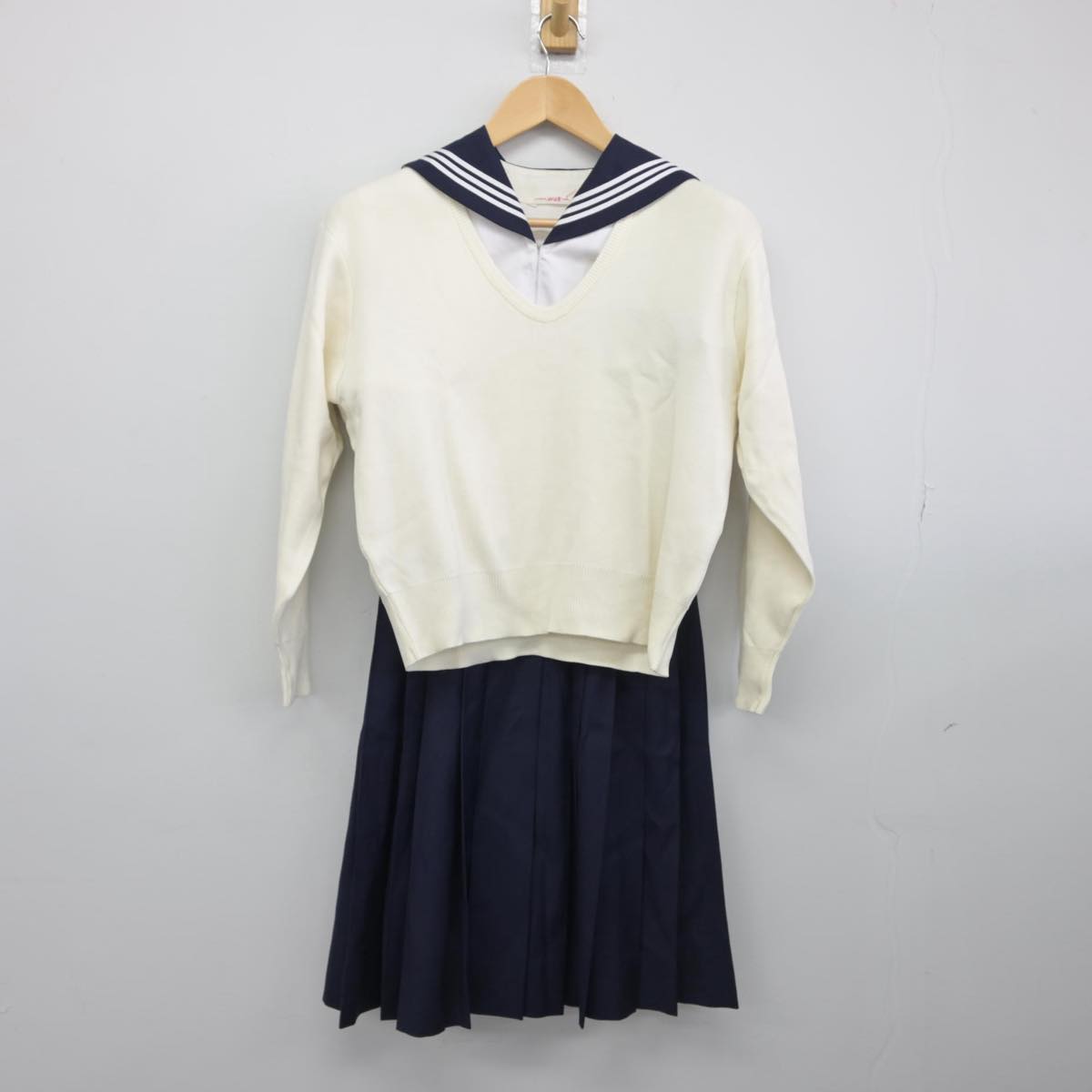 【中古】東京都 大妻中学高等学校 女子制服 3点（ニット・セーラー服・スカート）sf032291