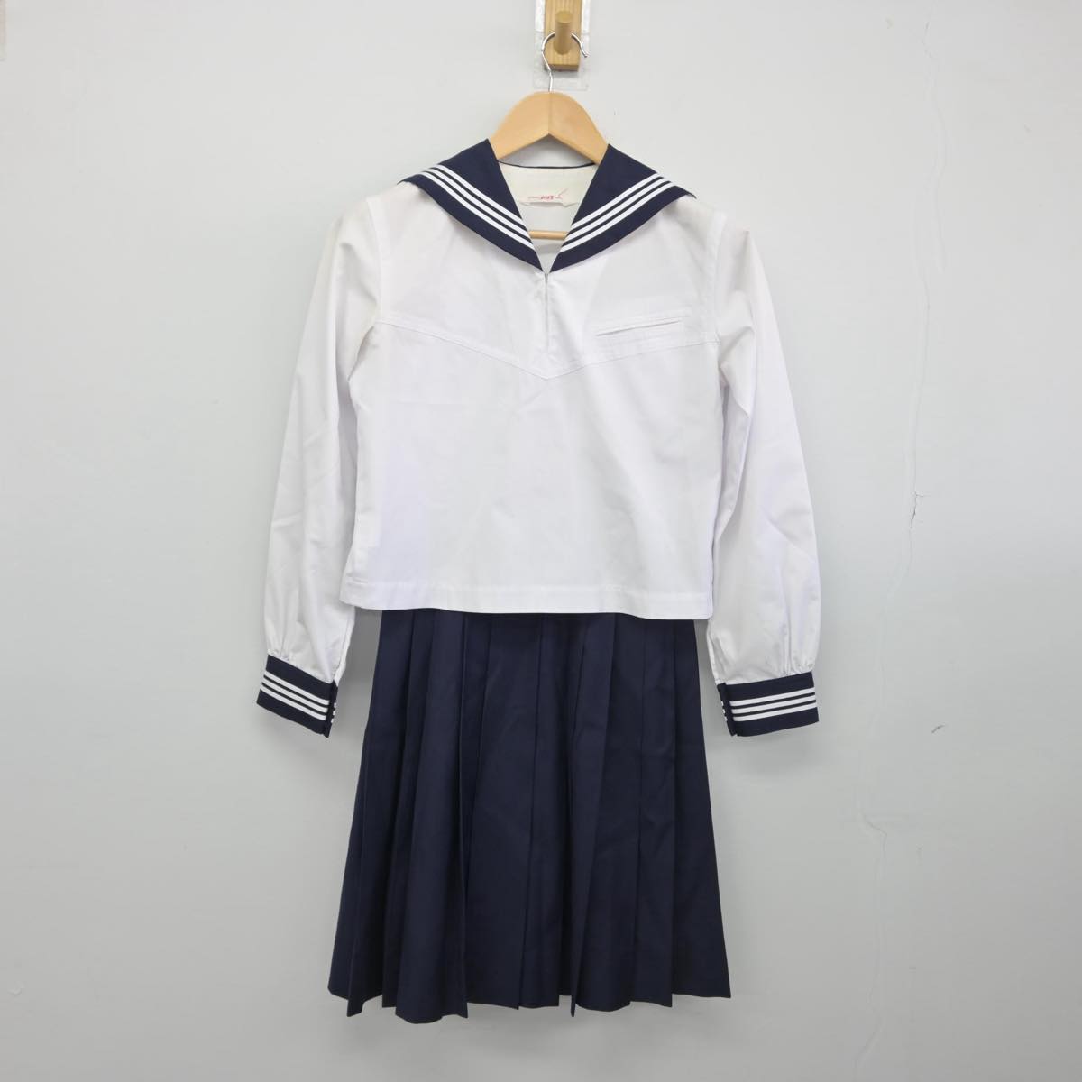 【中古】東京都 大妻中学高等学校 女子制服 3点（ニット・セーラー服・スカート）sf032291