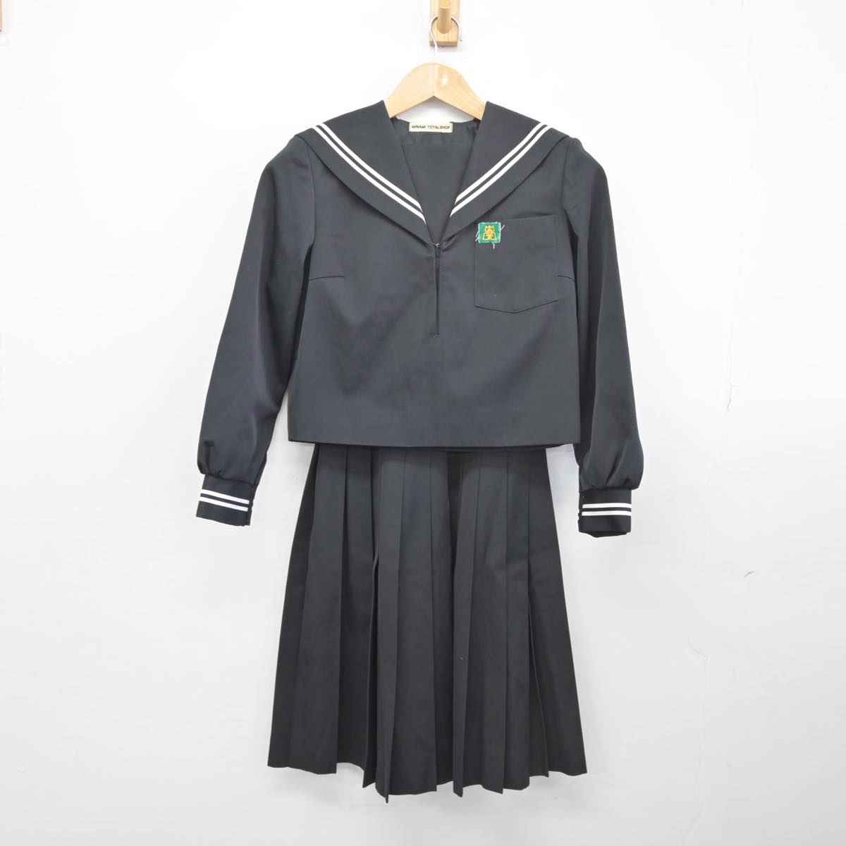 【中古】静岡県 北上中学校 女子制服 2点（セーラー服・スカート）sf032312