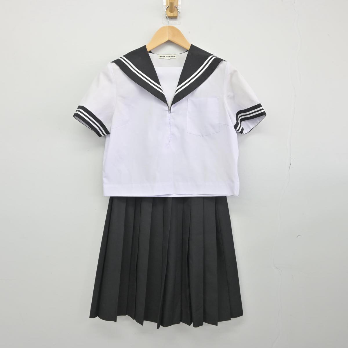 【中古】静岡県 北上中学校 女子制服 3点（セーラー服・スカート）sf032315