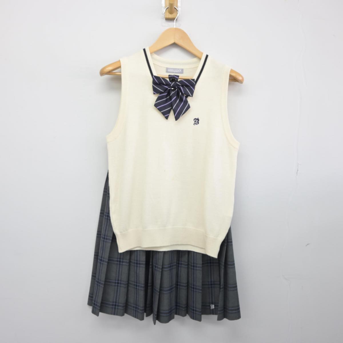 【中古】埼玉県 武南高等学校 女子制服 4点（ニットベスト・スカート）sf032325