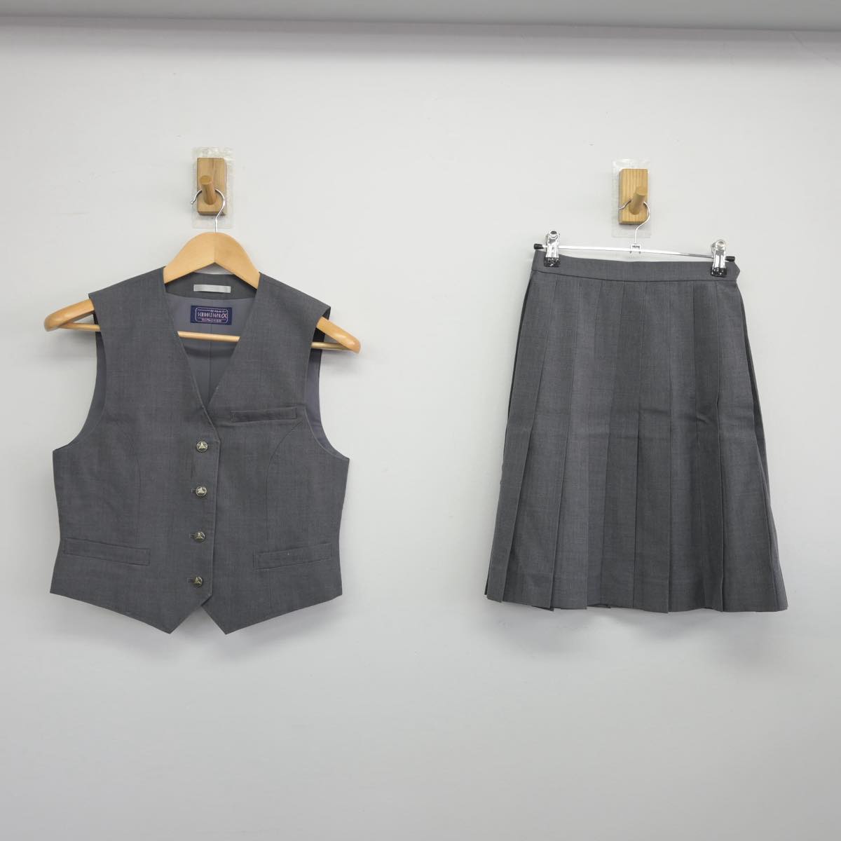 【中古】埼玉県 東京農大第三高等学校 女子制服 2点（ベスト・スカート）sf032327