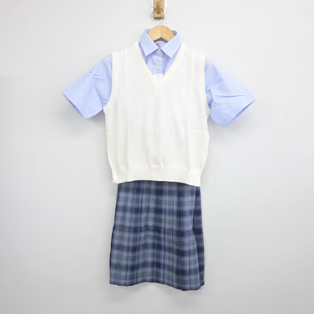 【中古】千葉県 秀明八千代高等学校 女子制服 4点（シャツ・ニットベスト・スカート）sf032337