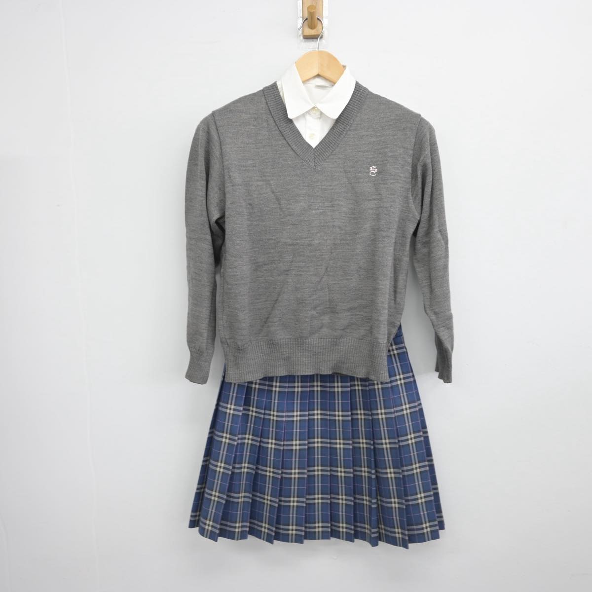 【中古】東京都 下北沢成徳高等学校 女子制服 3点（シャツ・ニット・スカート）sf032354