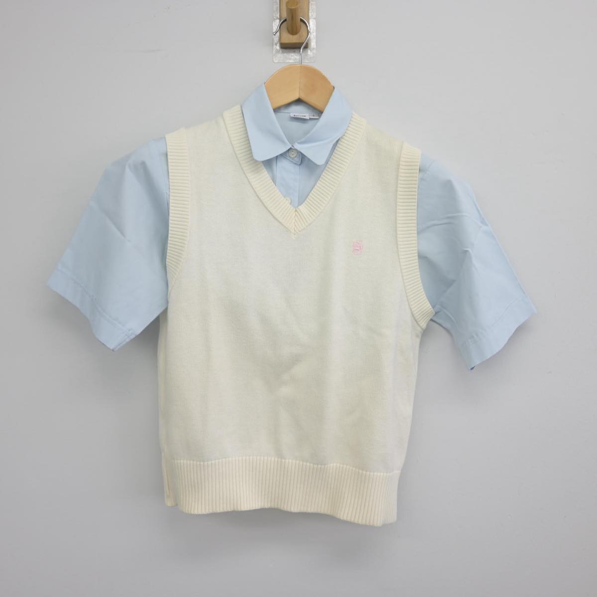 【中古】東京都 下北沢成徳高等学校 女子制服 2点（シャツ・ニットベスト）sf032358