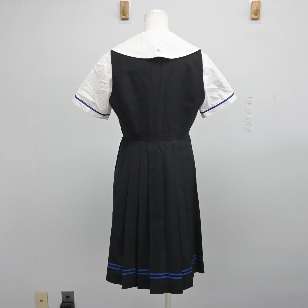 【中古】東京都 瀧野川女子学園高等学校 女子制服 2点（シャツ・ジャンパースカート）sf032359