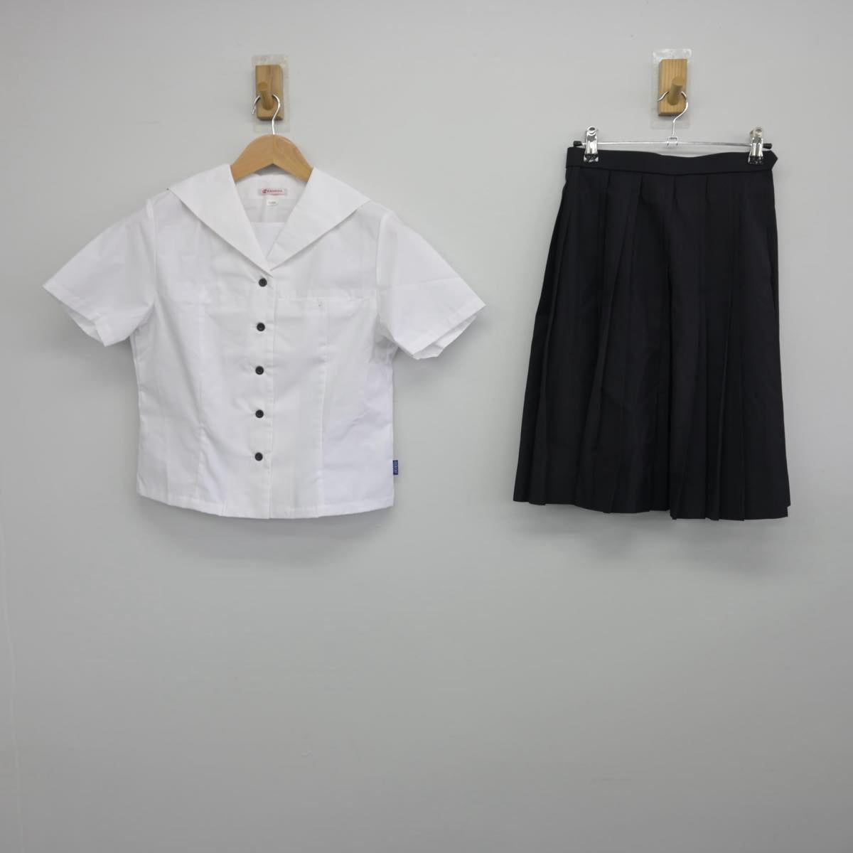 【中古】宮城県 仙台市立仙台青陵中等教育学校 女子制服 2点（セーラー服・スカート）sf032374