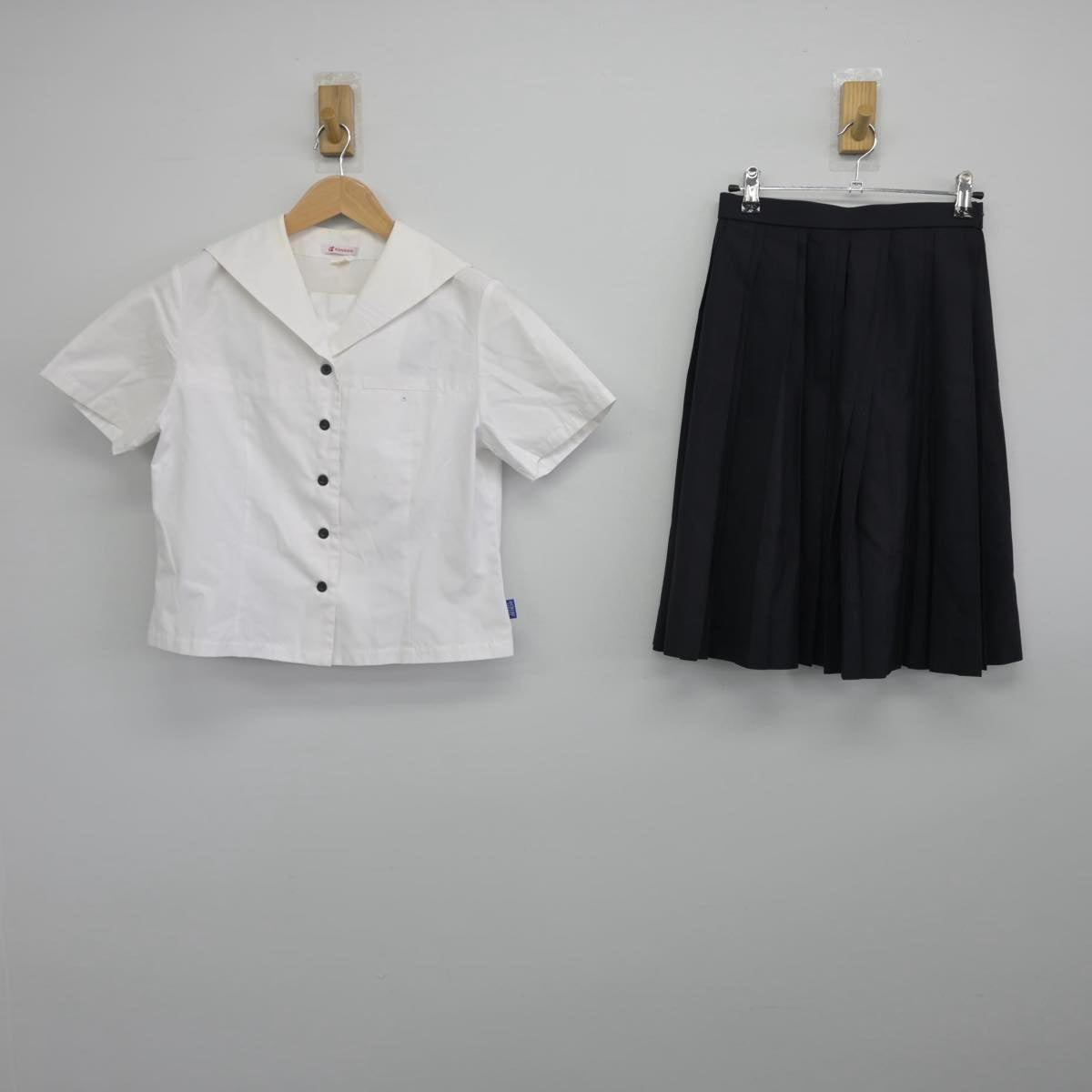 【中古】宮城県 仙台市立仙台青陵中等教育学校 女子制服 2点（セーラー服・スカート）sf032375